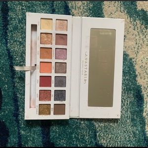 Anastasia Beverly Hills Carli Bybel Palette